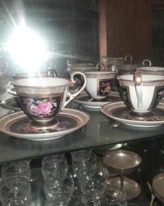 Tazze decorate antiche in ceramica finemente lavor