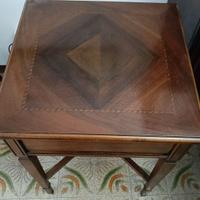 Tavolino quadrato in legno