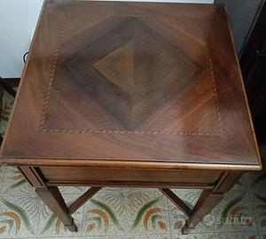 Tavolino quadrato in legno