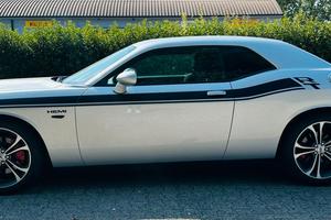 Dodge Challenger 5.7 HEMI V8 375 CV