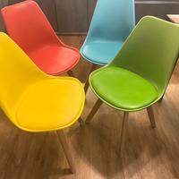 4 sedie di diversi colori
