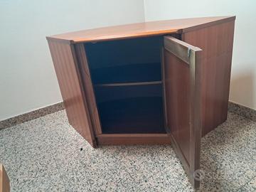 mobile basso a angolo