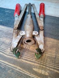 Tappatrice vintage per tappi di sughero.