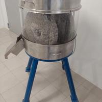 Mini macina olive in granito