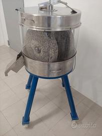 Mini macina olive in granito