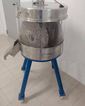 Mini macina olive in granito