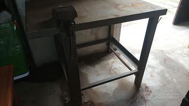 Tavolo da lavoro in ferro