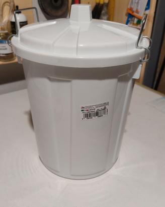 Secchio in plastica con coperchio