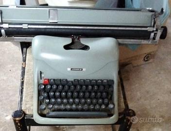 Macchina da scrivere OLIVETTI