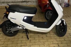 Scooter elettrico Niu MQI+ Sport