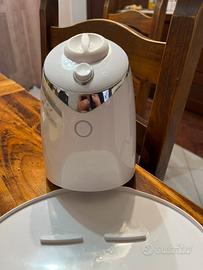 Macchina per maschere viso