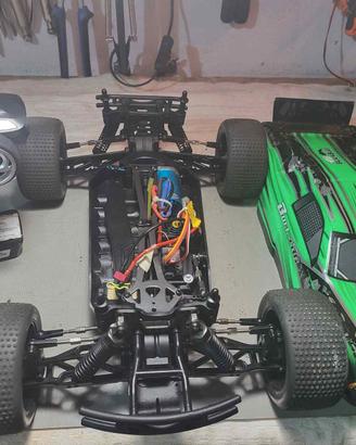 Automodello 1/10 brushless 4x4 monster