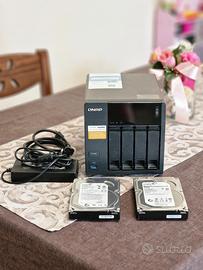 Nas QNAP TS-453A  8gb ram + hard disk