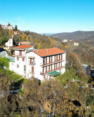 Villa di 300 m² con più di 5 locali e box auto a V
