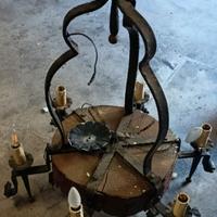 Lampadario in ferro battuto 