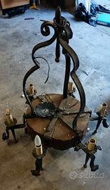 Lampadario in ferro battuto 