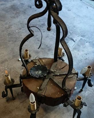 Lampadario in ferro battuto 
