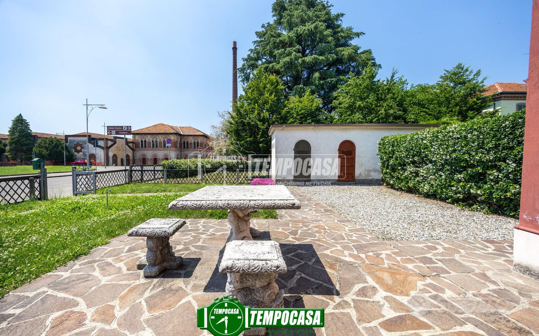 BILOCALE CON GIARDINO PRIVATO NEL CUORE DI CRESPI - Vista 3