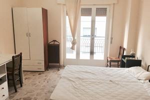 Ampie camere singole per studenti e due bagni