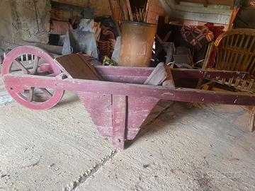 Carriola in legno fatta a mano