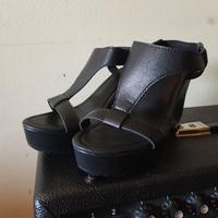 Sandali neri plateau