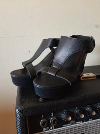 Sandali neri plateau