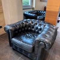 Poltrona Chesterfield in Pelle Nera – Usata