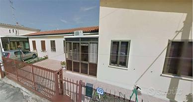 Casa indipendente di 80 m² con 5 locali e posto au