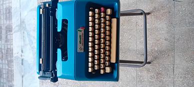 Macchina da scrivere OLIVETTI 