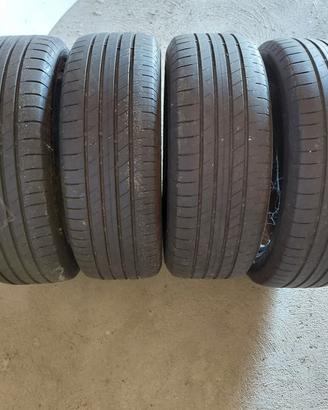 Gomme 215/55/18