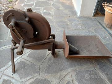 forgia antica a manovella