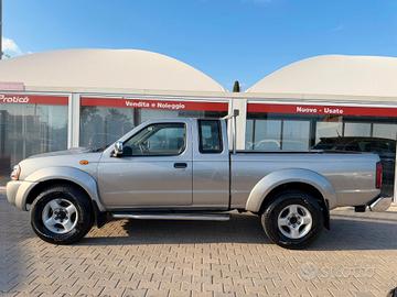 Nissan King Cab 2.5 Diesel 2 porte con gancio di t