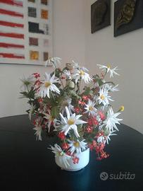 Fiori finti con vaso in ceramica