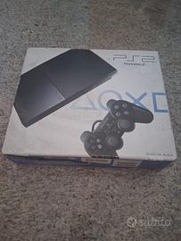 PlayStation 2 slim usata con due joypad