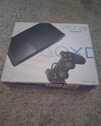PlayStation 2 slim usata con due joypad