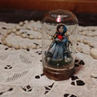 Statua madonna artigianale in cupola di vetro