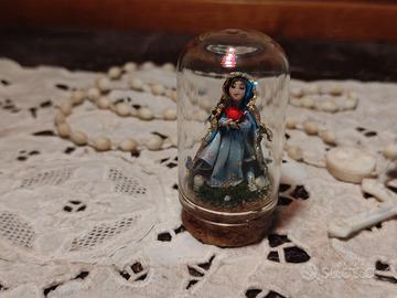 Statua madonna artigianale in cupola di vetro