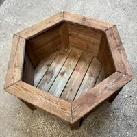 Fioriera esagonale in legno impregnato