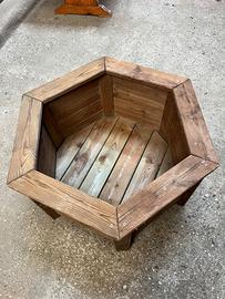Fioriera esagonale in legno impregnato