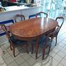 tavolo-ovale-legno-e-5-sedie-imbottite-blu