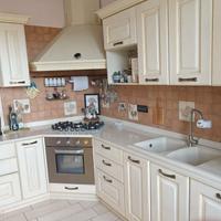 Cucina angolare completa con elettrodomestici