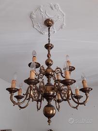 Lampadario a otto bracci, dodici luci