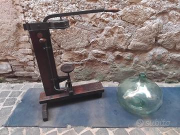 Tappatrice Vintage × tappi in sughero + Damigiana