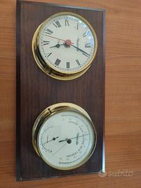 orologio e idrometro su legno