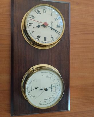 orologio e idrometro su legno