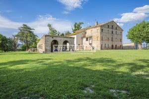Casale colonico di grande metratura da ristruttura