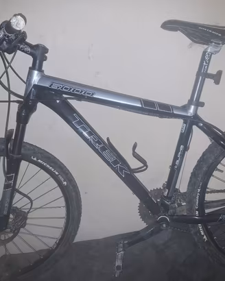 bicicletta mtb TREK