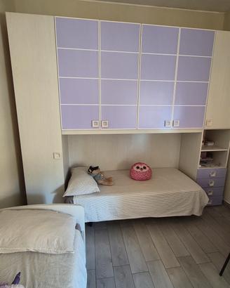 Camera da letto con scrivania 