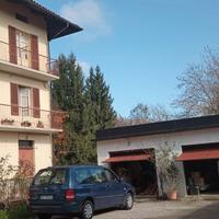 Casa intera con due box e giardino privato