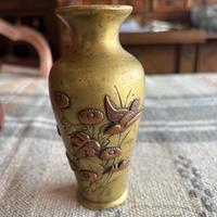 Antico vaso giapponese in ottone